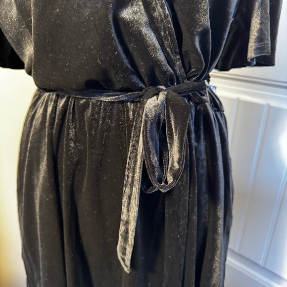 Draper James Flutter Sleeve Tie Waist Velvet Dress NWT - Picture 8 of 10